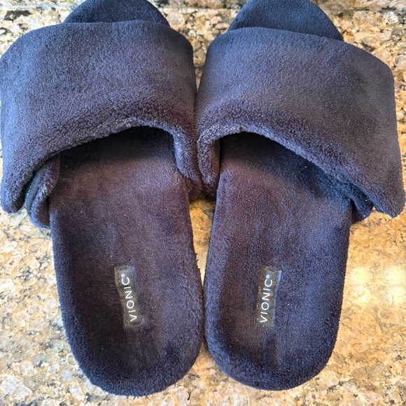 Vionic slippers - Picture 3 of 7
